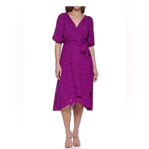 DKNY NWT Chiffon Burnout Faux Wrap Dress
Short Sleeve Surplice V-Neck Size 16